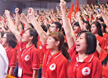 Các tình nguyện viên của Hành trình đỏ "kết nối trái tim sông Hàn", vận động hàng ngàn bạn trẻ ở Đà Nẵng