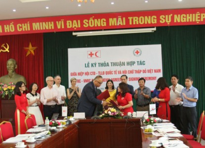 Hiệp hội CTĐ – TLLĐ quốc tế tiếp tục hỗ trợ Việt Nam trong các hoạt động nhân đạo