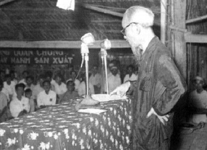 Ngày 20-7-1958, Bác nói chuyện với Hội nghị phát động thi đua sản xuất vụ mùa của tỉnh. Ảnh: tư liệu
