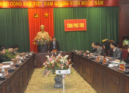 Đồng chí Nguyễn Đình Cúc - Ủy viên BTV Tỉnh ủy, Phó Chủ tịch Thường trực UBND tỉnh phát biểu tại hội nghị