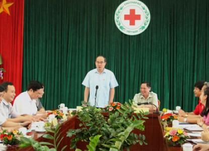 Đồng chí Nguyễn Thiện Nhân, Ủy viên Bộ Chính trị, Chủ tịch Ủy ban Trung ương MTTQ Việt Nam phát biểu tại buổi làm việc