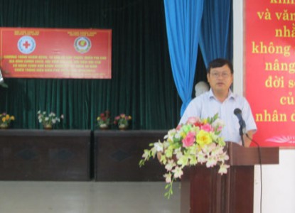 Đc Nguyễn Văn Giang - HUV, PCT UBND huyện phát biểu chỉ đạo tại buổi khám bệnh