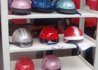 Qua kiểm tra chất lượng mũ bảo hiểm 6 tháng đầu năm, cơ quan chức năng đã phát hiện nhiều mẫu mũ bảo hiểm (MBH) không đạt tiêu chuẩn được sản xuất, lưu thông trên thị trường.