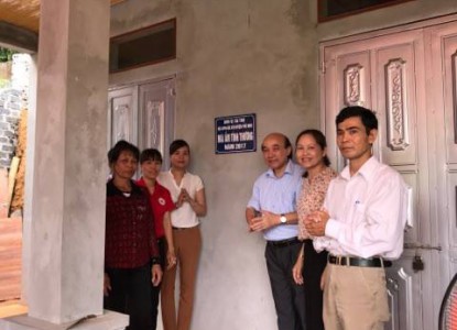 Hội Chữ thập đỏ phối hợp với Hội LHPN huyện Phù Ninh tổ chức  bàn giao nhà Nhân đạo