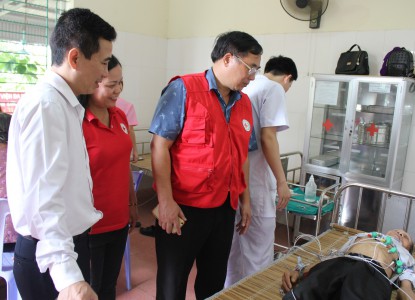 Huyện Đoan Hùng (Phú Thọ): Khám bệnh nhân đạo, cấp thuốc miễn phí; tặng quà; khởi công nhà nhân đạo