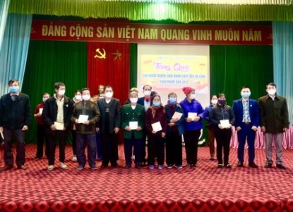 Tổng công ty Hải Hà Land trao quà tết người nghèo huyện Thanh Ba