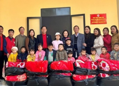 Bàn giao công trình nhà lớp học nhân đạo trị giá trên 300 triệu đồng tại Yên Lương