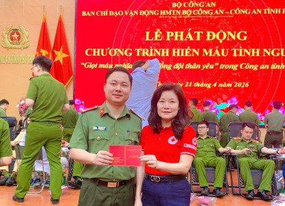 Hàng trăm cán bộ, chiến sĩ công an Tỉnh Phú Thọ tham gia hiến máu tình nguyện 