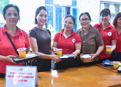 Phường Thanh Miếu Ra Mắt Mô Hình “Bếp Ăn Từ Tâm” Hỗ Trợ Bệnh Nhân Khó Khăn