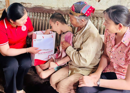 Hội Chữ thập đỏ xã Lạc Sơn chăm lo đời sống người dân khó khăn bằng những hành động thiết thực