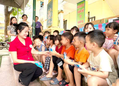 THÊM ĐIỀU KIỆN HỌC TẬP, THÊM NIỀM VUI CHO CÁC EM NHỎ