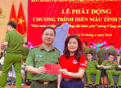 Hàng trăm cán bộ, chiến sĩ công an Tỉnh Phú Thọ tham gia hiến máu tình nguyện 