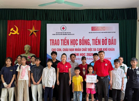 Chắp cánh ước mơ cho học sinh trong gia đình nạn nhân chất độc da cam