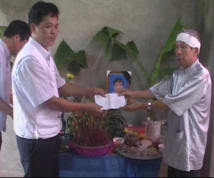 Hội CTĐ Đoan Hùng tổ chức thăm hỏi và hỗ trợ gia đình bà Quyền thị Hồng Nhi ở thôn 2, xã Hữu Đô, huyện Đoan Hùng