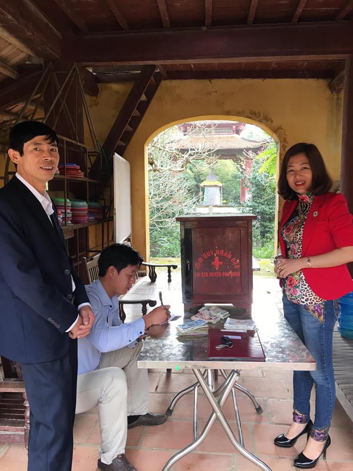 Hội CTĐ huyện Phù Ninh tổ chức mở hòm quỹ nhân đạo đặt tại chùa Hoàng Long (xã An Đạo) và chùa Thiên Quang Phúc (xã Phú Lộc)